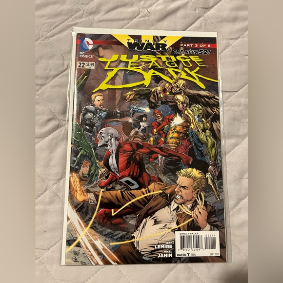 DC’S NEW 52 JUSTICE LEAGUE - Picture 4 of 7